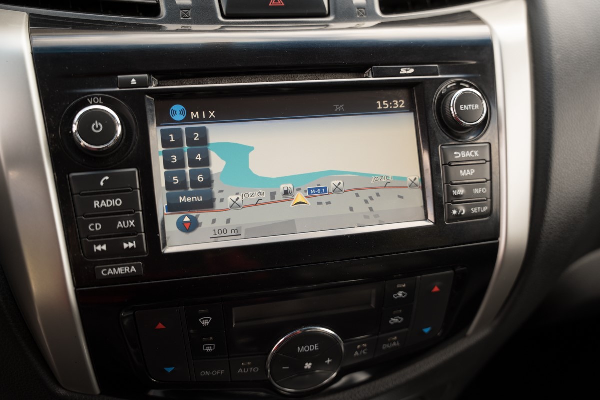 Nissan
 Navara 2,3 DCI 4X4