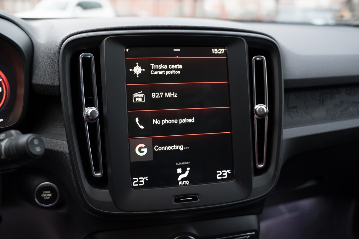 Volvo
 XC40 2.0 D D3