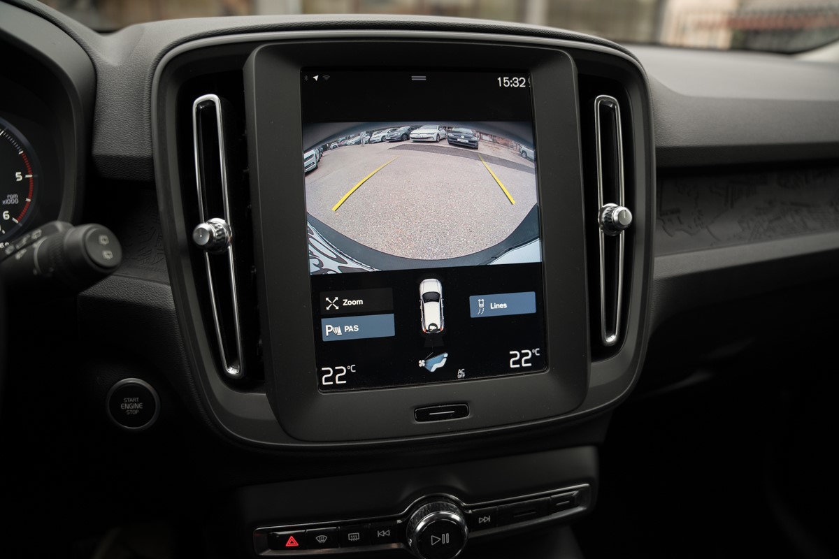 Volvo
 XC40 2.0 D D3