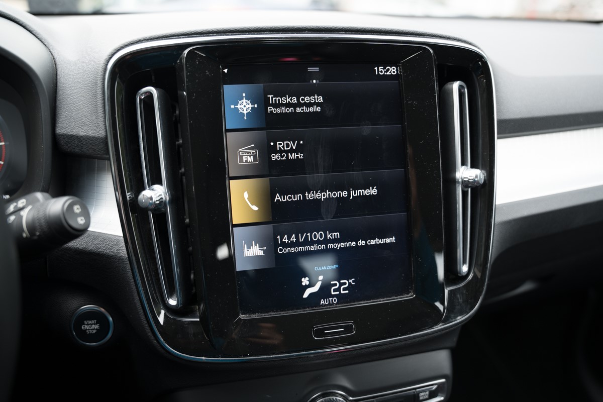 Volvo
 XC40 2.0 D D3