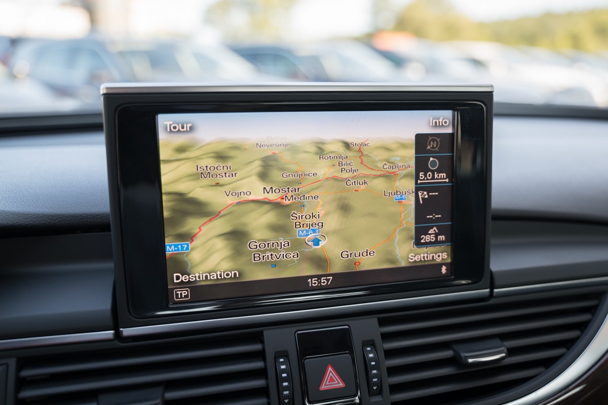 Audi A6
 2.0 TDI