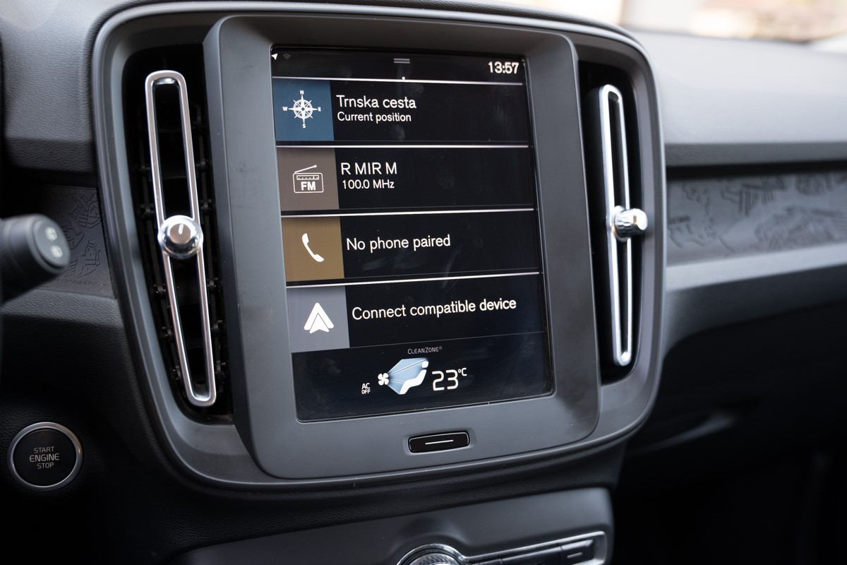 Volvo
 XC40 2.0 D