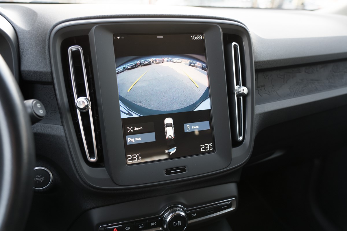 Volvo
 XC40 2.0D D3 AWD 4X4
