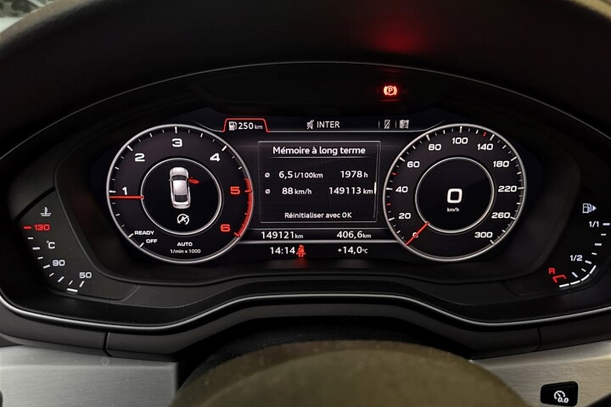 Audi A5
 2.0 TDi Sportback S line