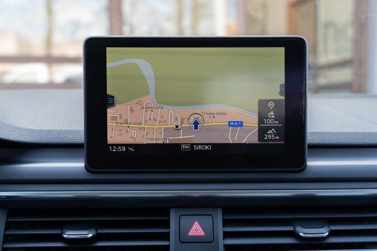 Audi A4
 2.0 TDi Ultra S-tronic Business