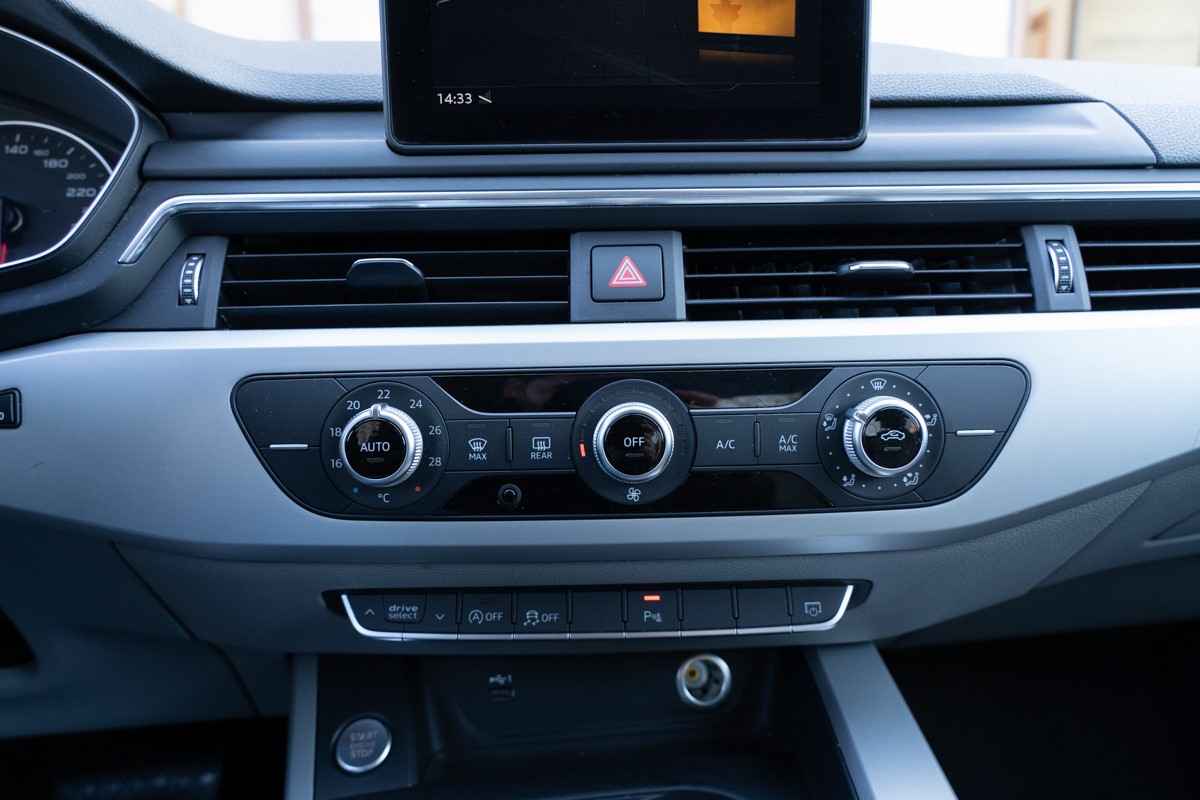 Audi A4
 35 TDi Stronic Business Line
