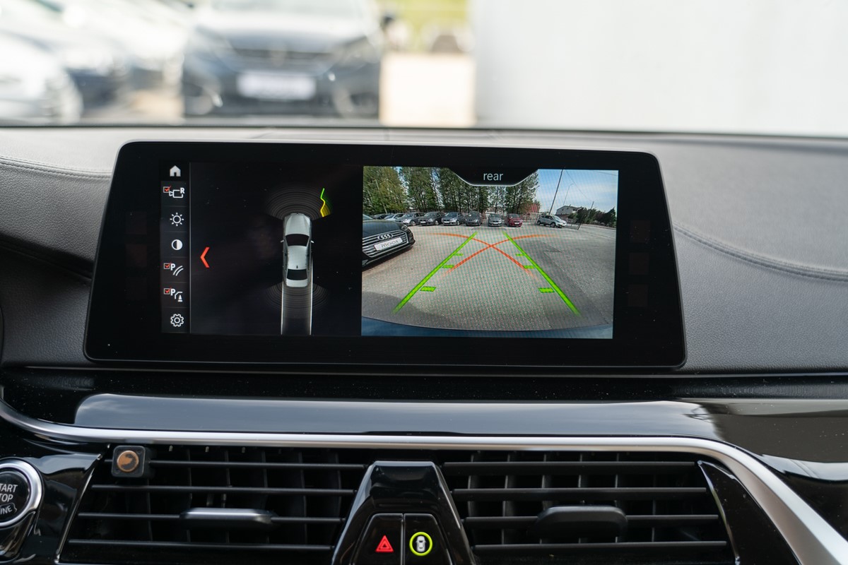 BMW
 5-Series 520 D XDRIVE