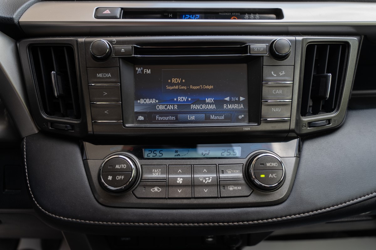 Toyota
 RAV4
 2,0 4x4