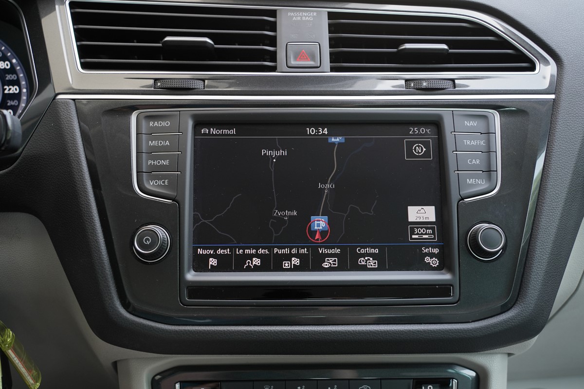 Volkswagen Tiguan
 2.0 TDI  BMT 4MOTION  Virtual Dashboard 
