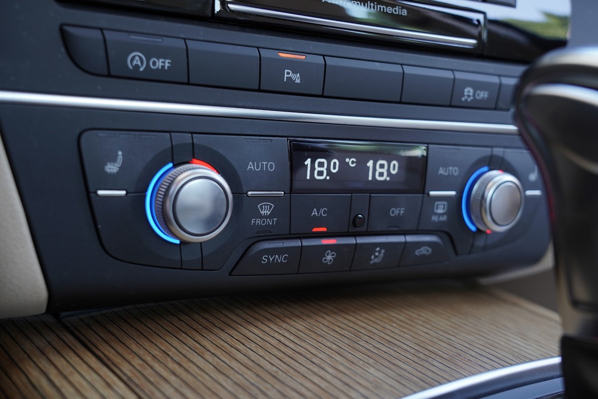 Audi A6
 3.0 TDi Quattro S-Tronic