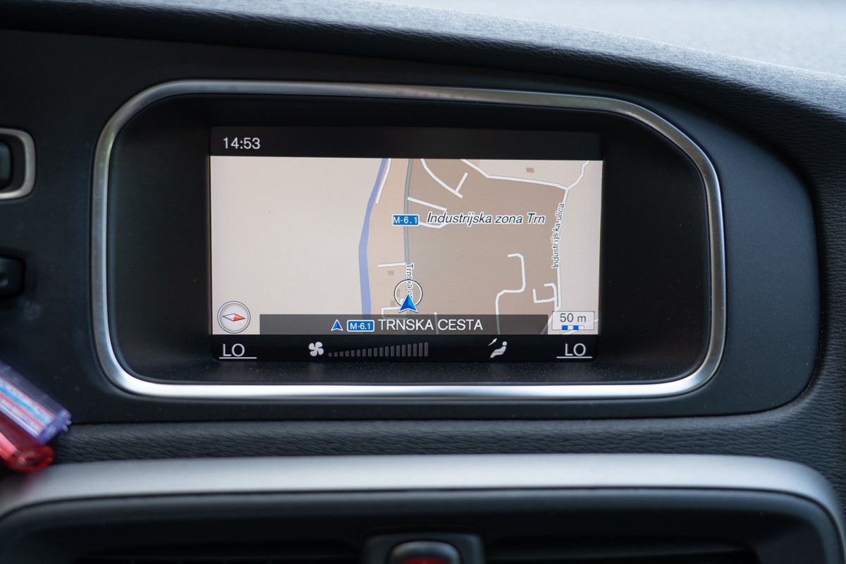 Volvo
 V40 D2