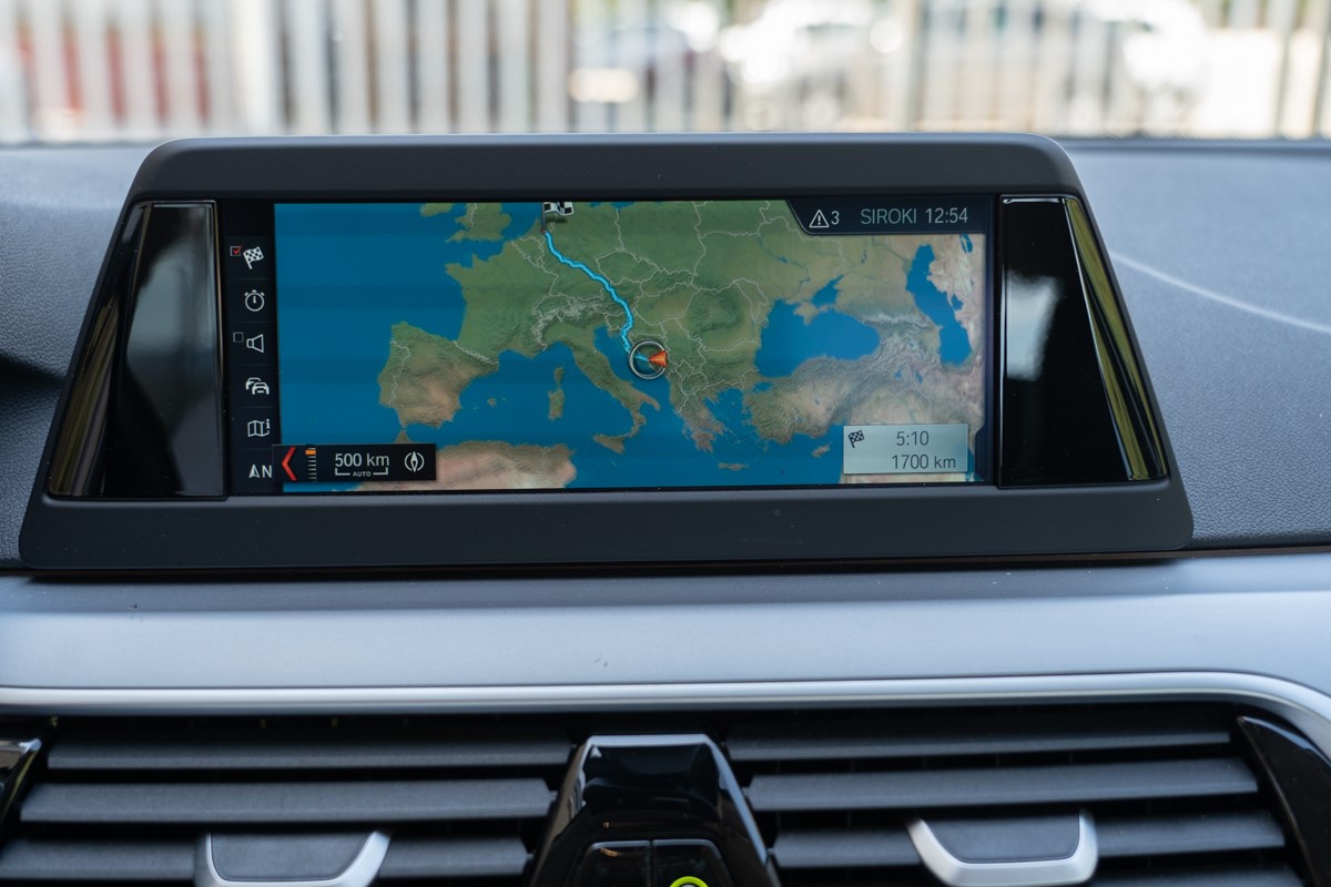BMW
 5-Series 520d