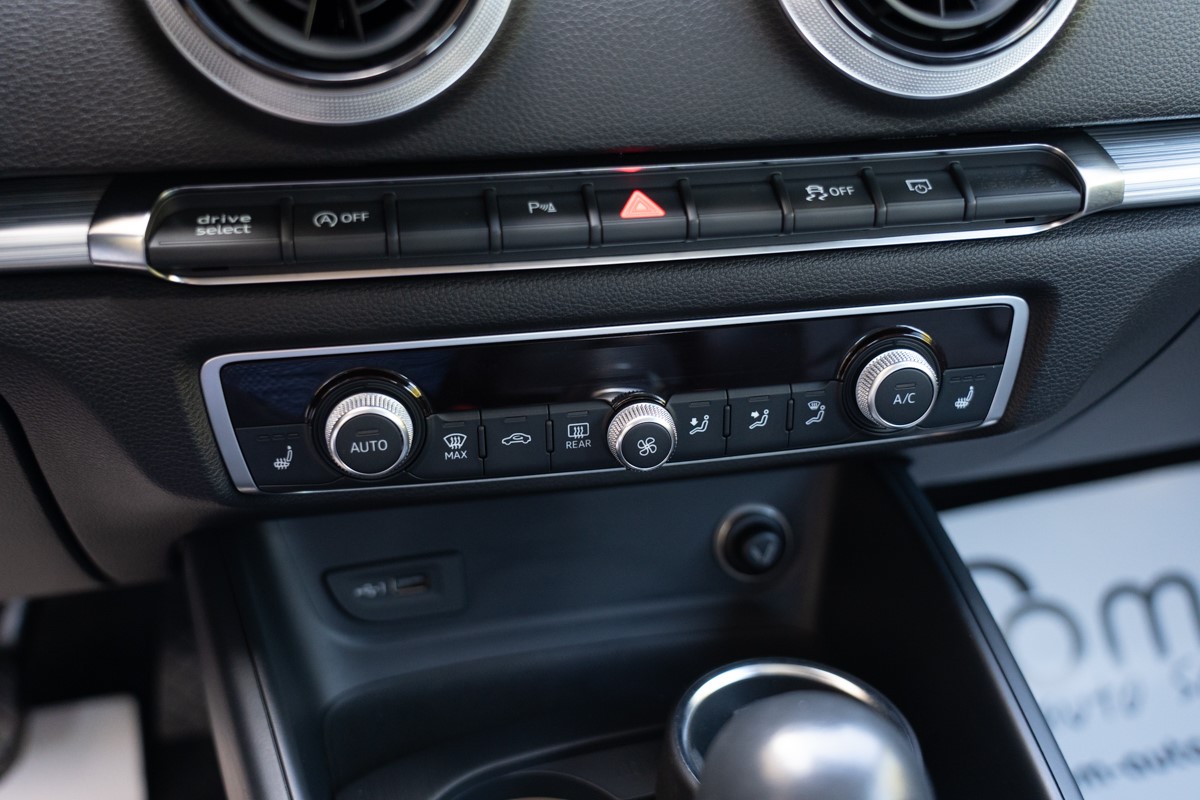 Audi A3
 40 TDI Quattro