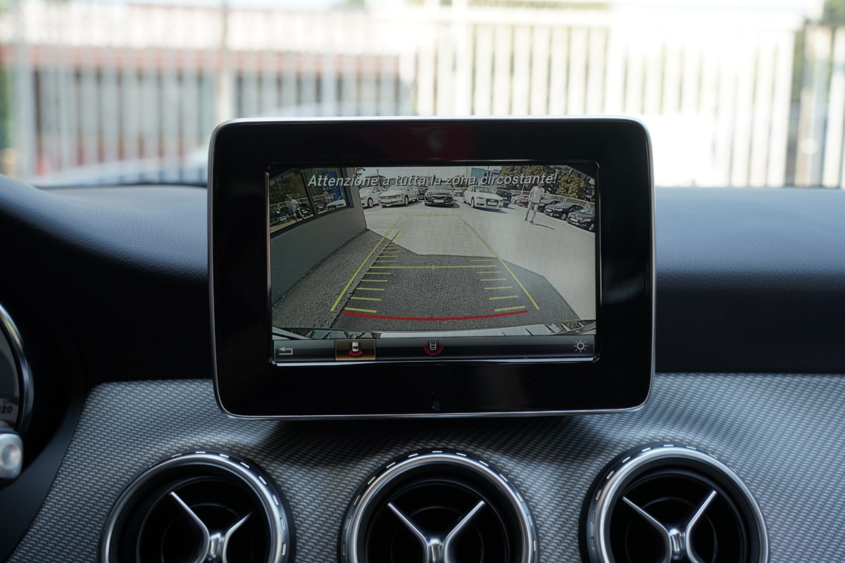 Mercedes-Benz GLA 220 D 4MATIC