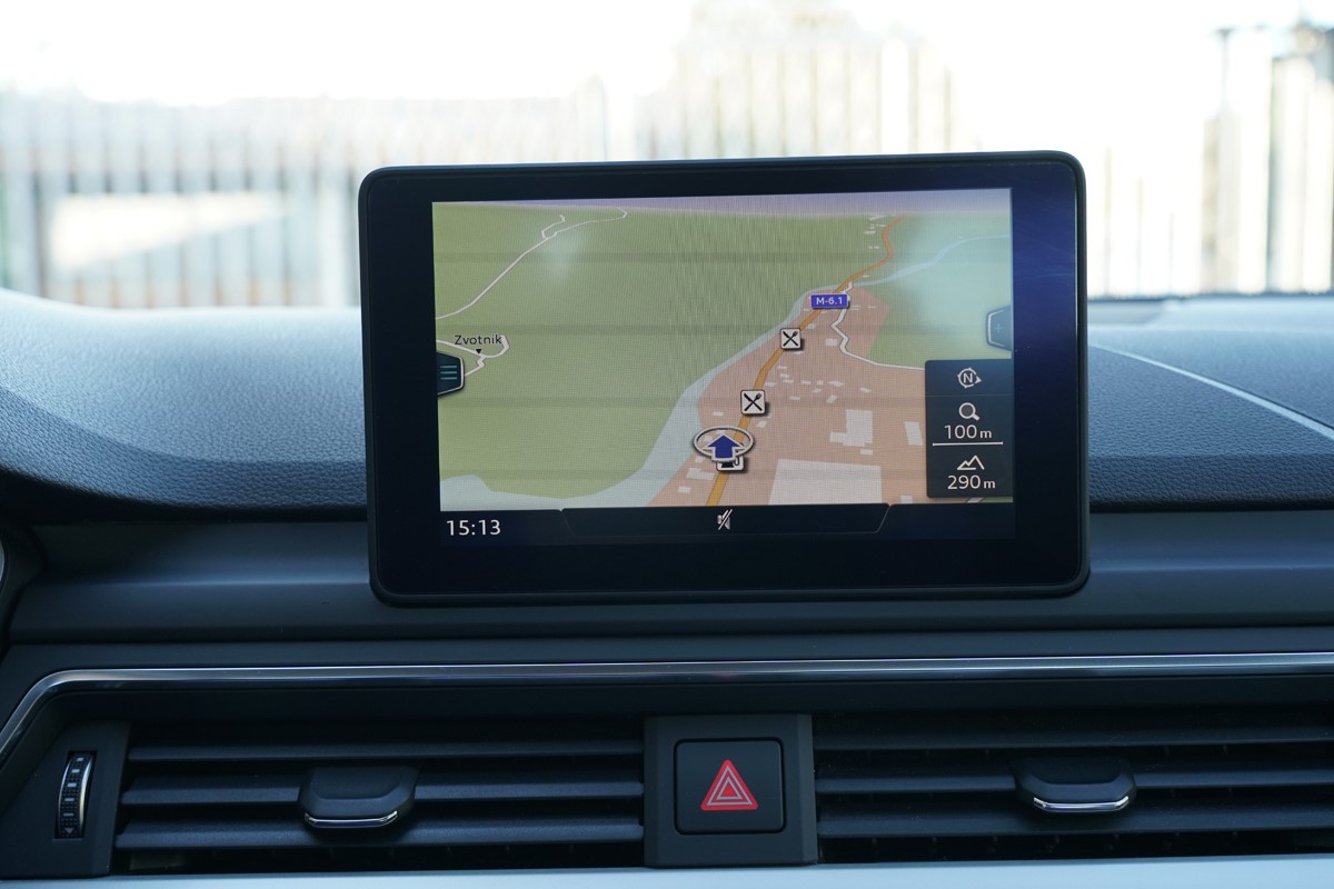 Audi A4
 2.0 TDI ULTRA 150 BUSINESS LINE