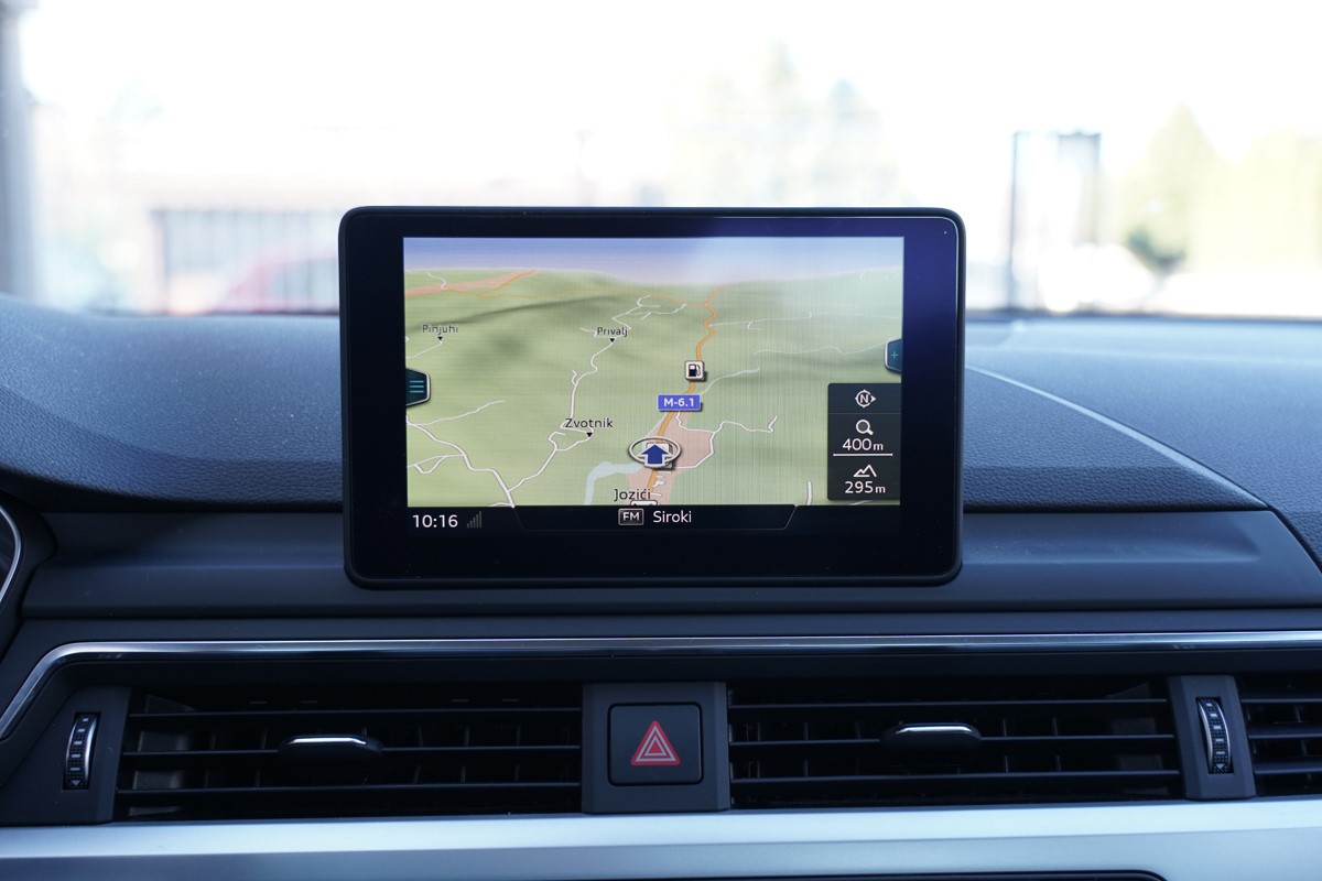 Audi A4
 2.0 TDI  BUSINESS LINE S TRONIC 