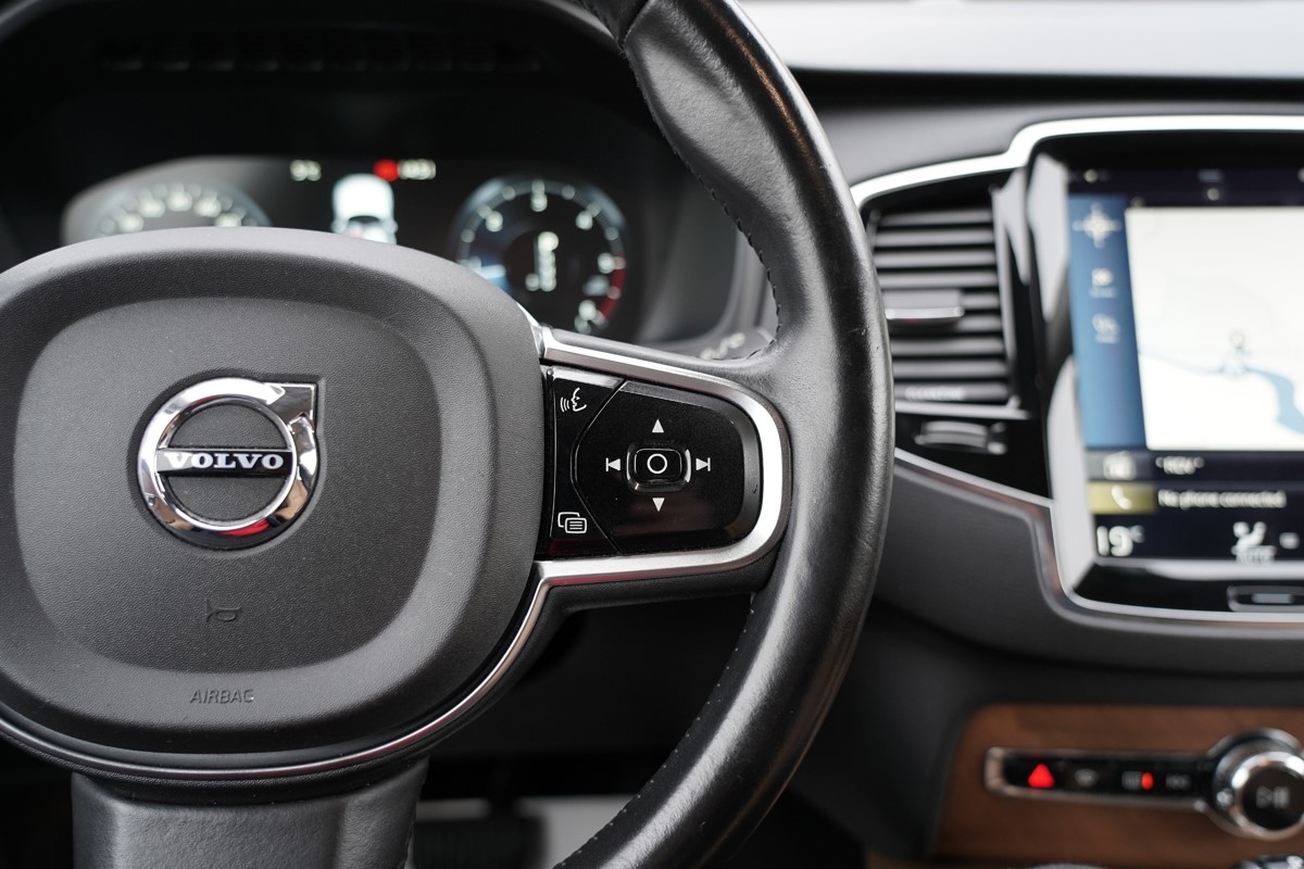 Volvo
 XC90 
 D5