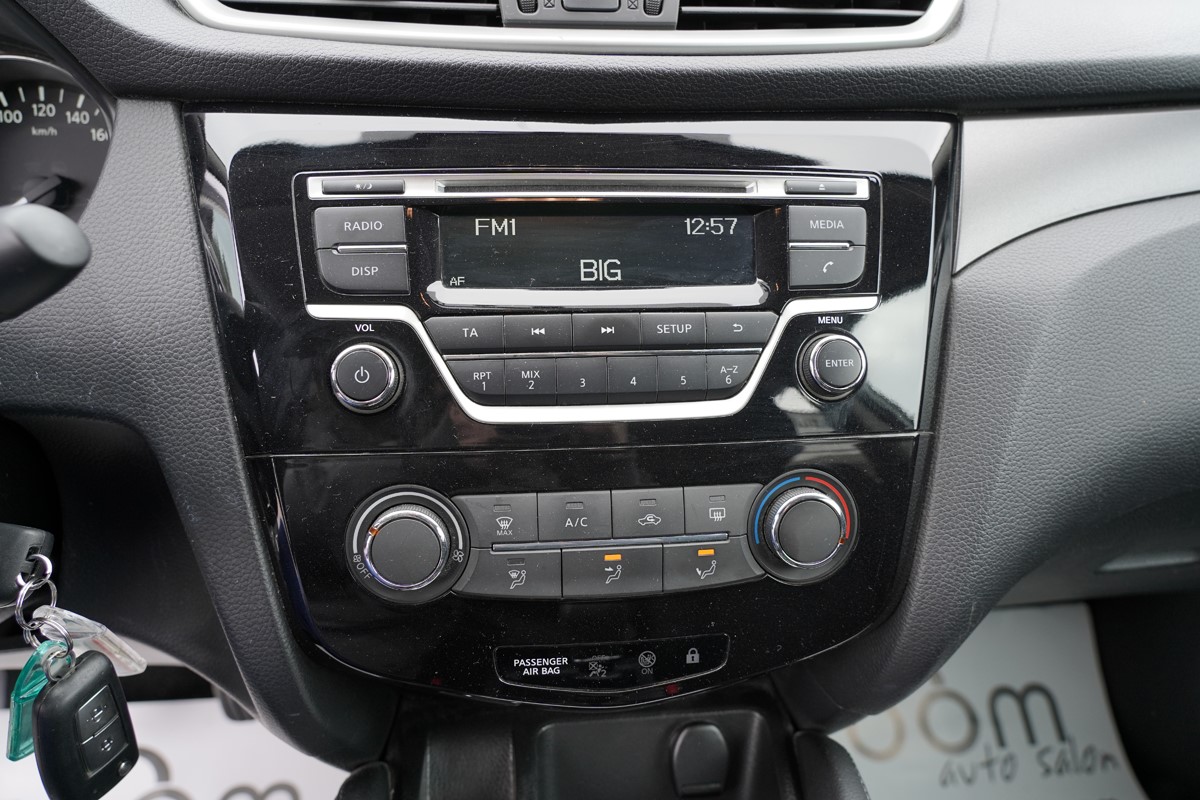 Nissan
 Qashqai 1.5 DCI