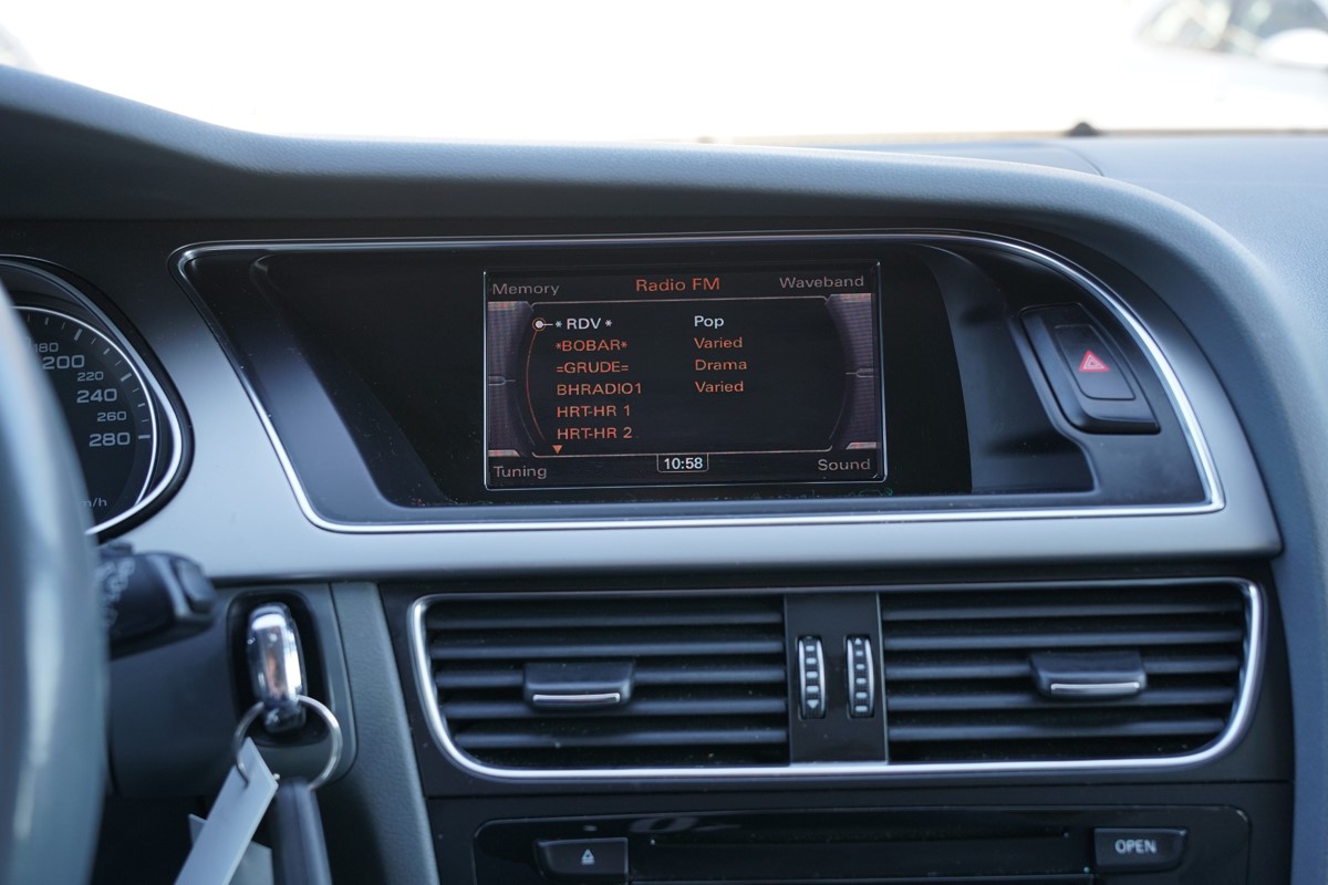 Audi A4
 2.0 TDI