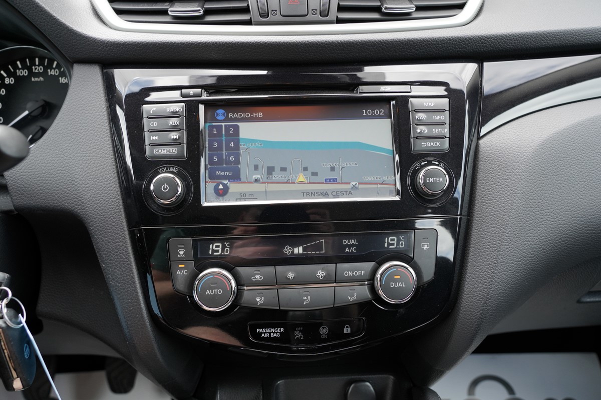 Nissan
 Qashqai 1.5 DCI