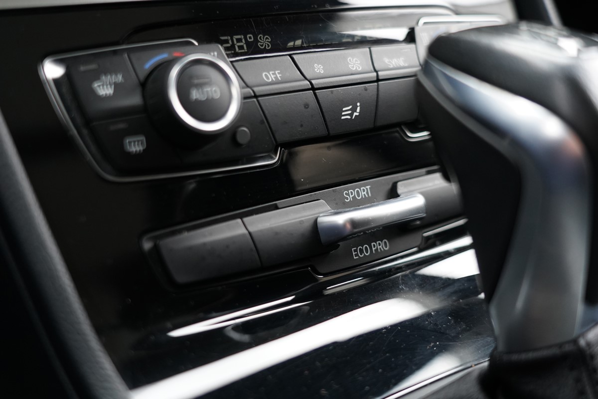 BMW
 2-Series 218 d AUTOMATIK !