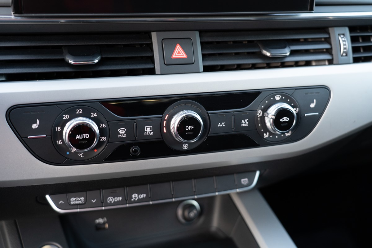 Audi A4
 30 TDI