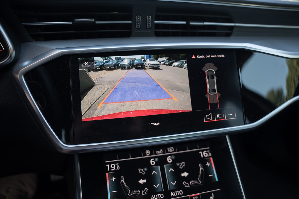 Audi A6
 3.0 TDI S line QUATTRO