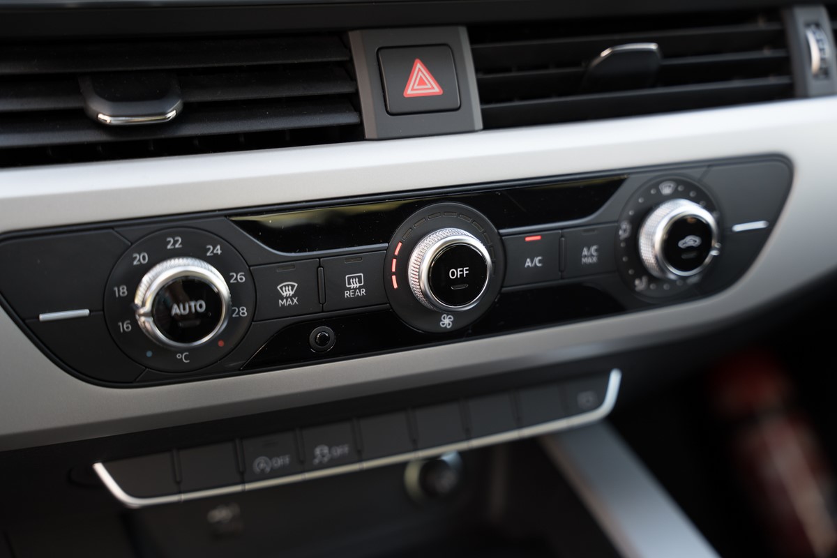 Audi A4
 30 TDI 