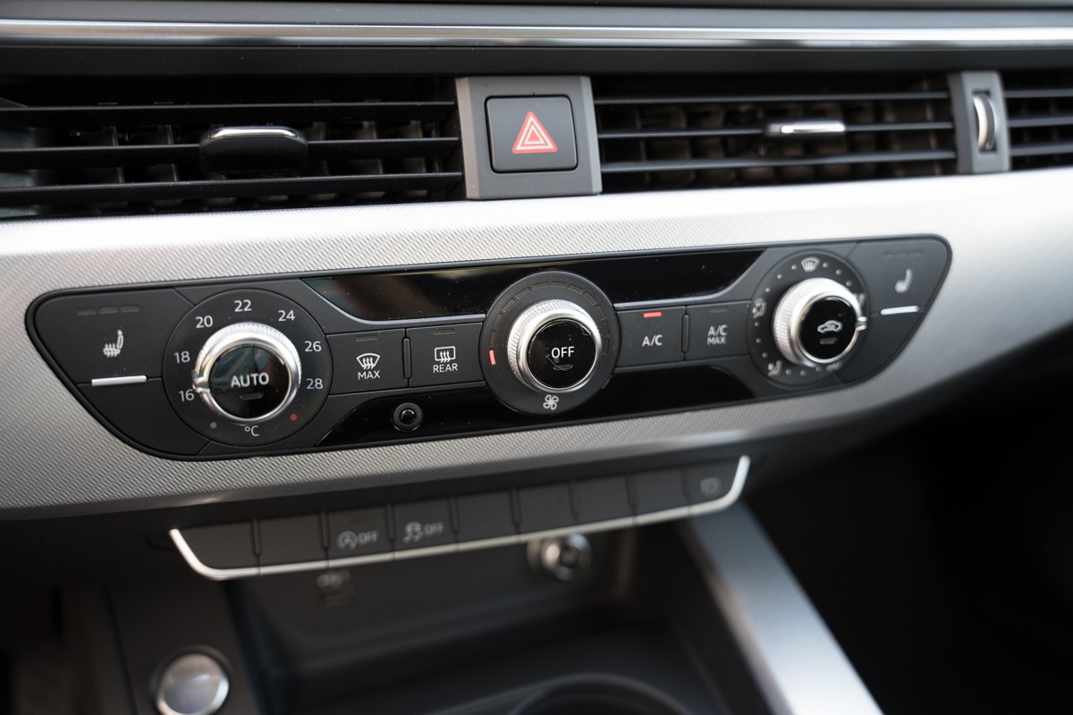 Audi A4
 35 TDI S-Tronic