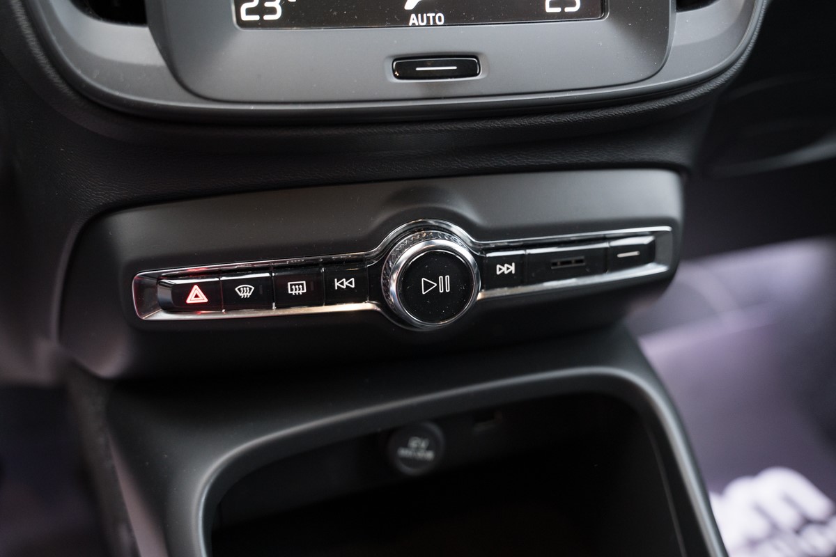 Volvo
 XC40 2.0 D D3