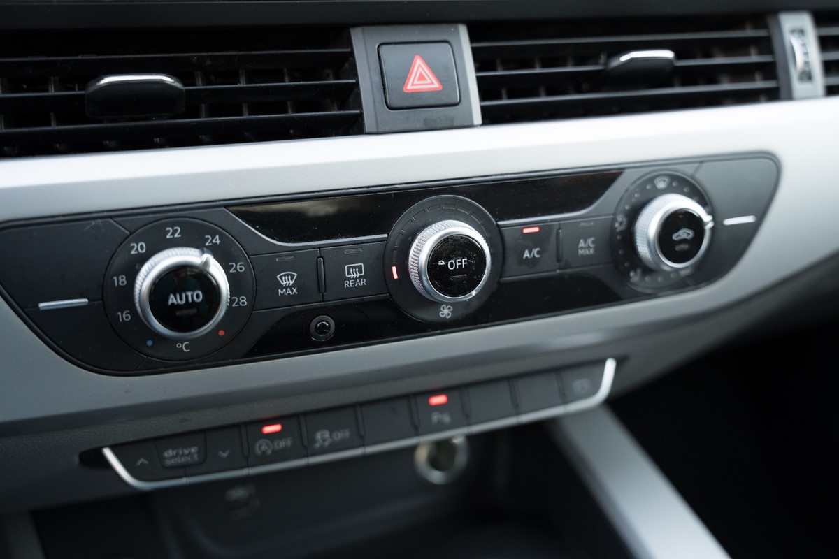 Audi A4
 35 TDI S-tronic Bussines Line