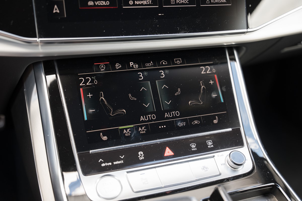 Audi Q7
 3.0 TDI S line QUATTRO