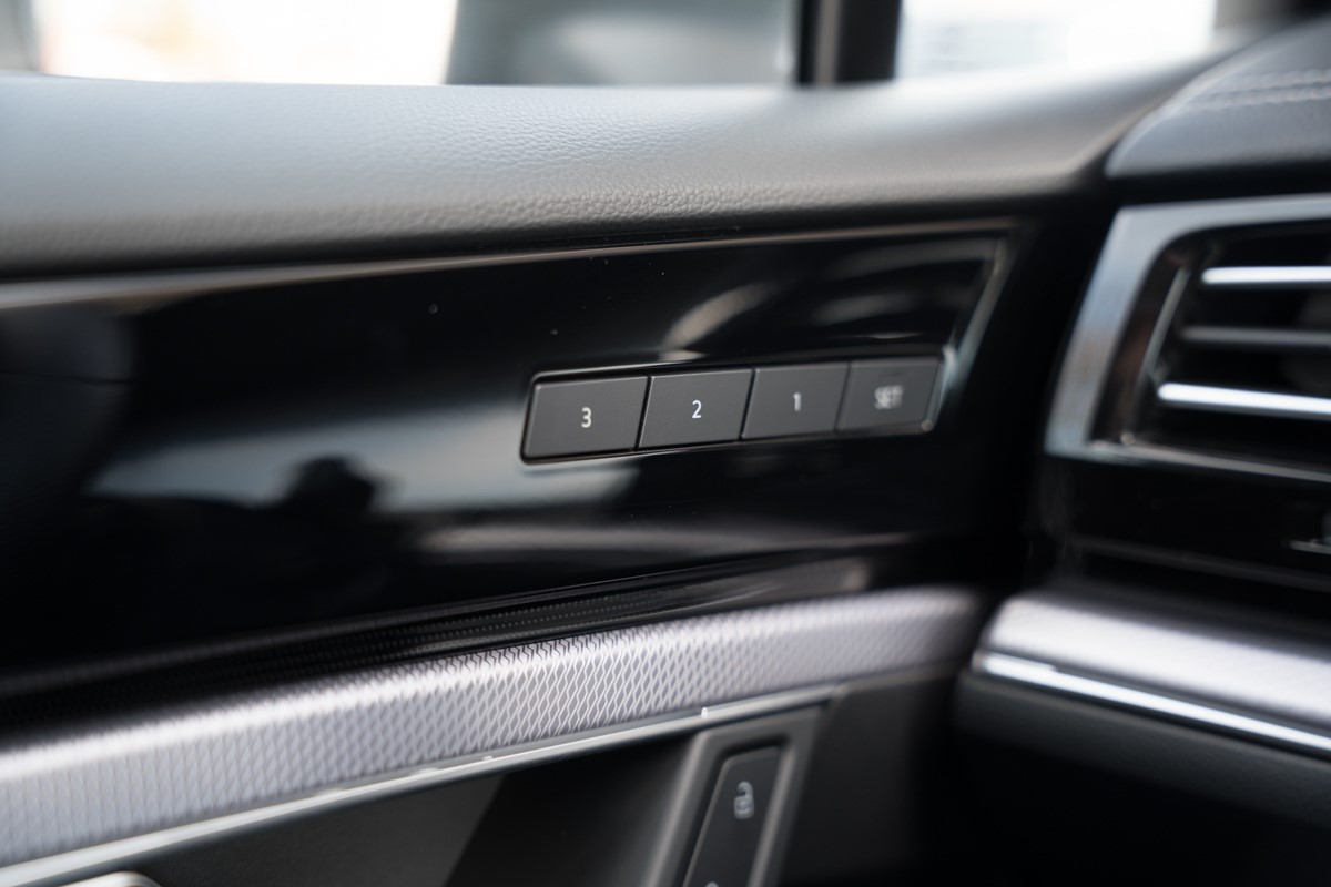 Volkswagen Touareg
 3.0 TDI R line 4MOTION