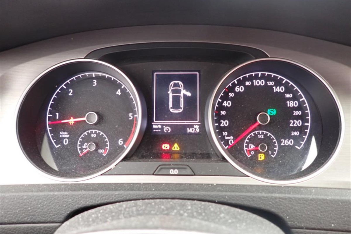Volkswagen Golf 2.0 TDi BlueMotion Confortline Business DSG6
