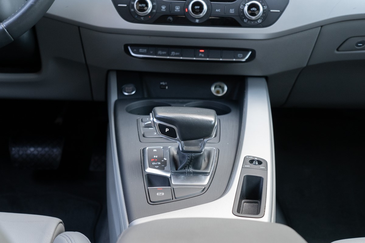 Audi A4
 35 TDi Stronic Business Line