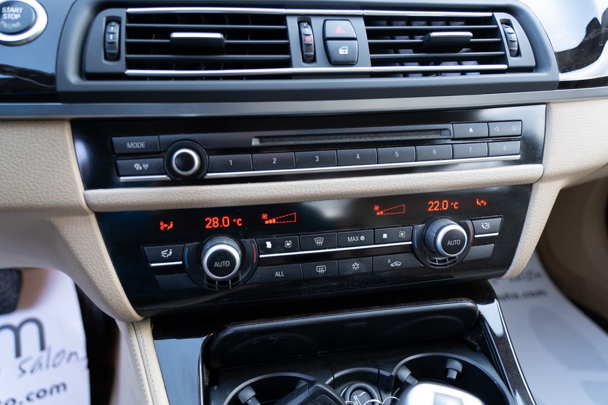 BMW
 5-Series 530d
