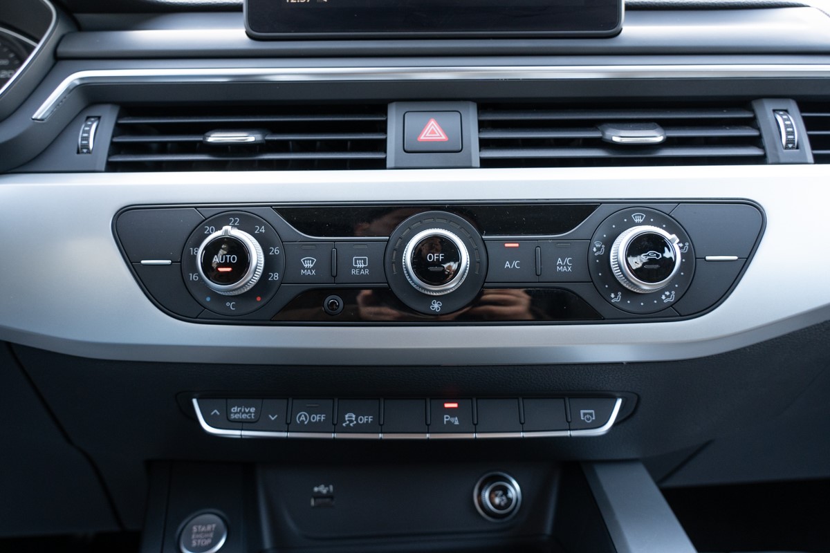Audi A4
 2.0 TDi Ultra S-tronic Business