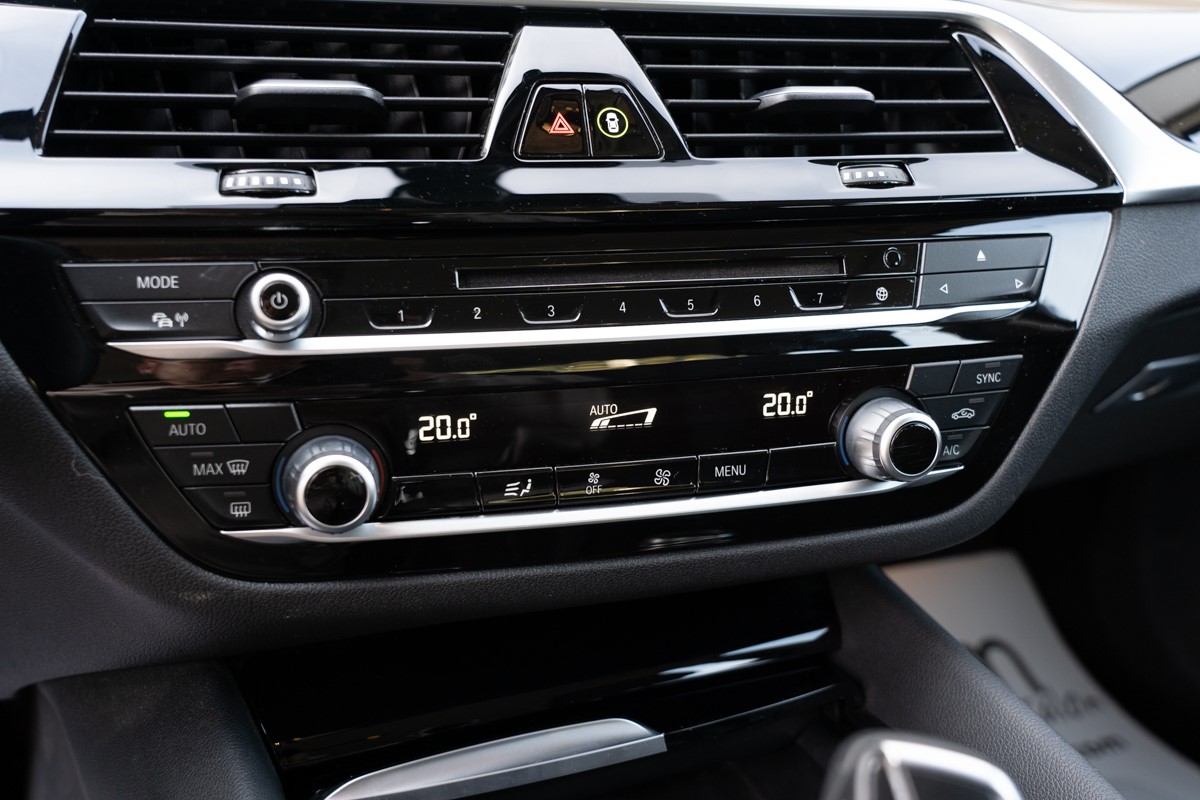 BMW
 5-Series 520dA Business