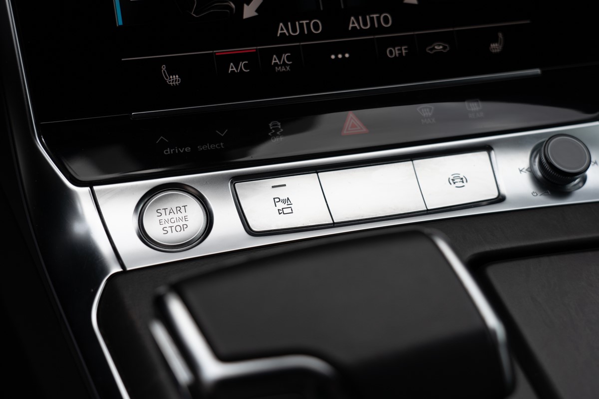 Audi A6
 3,0 TDI