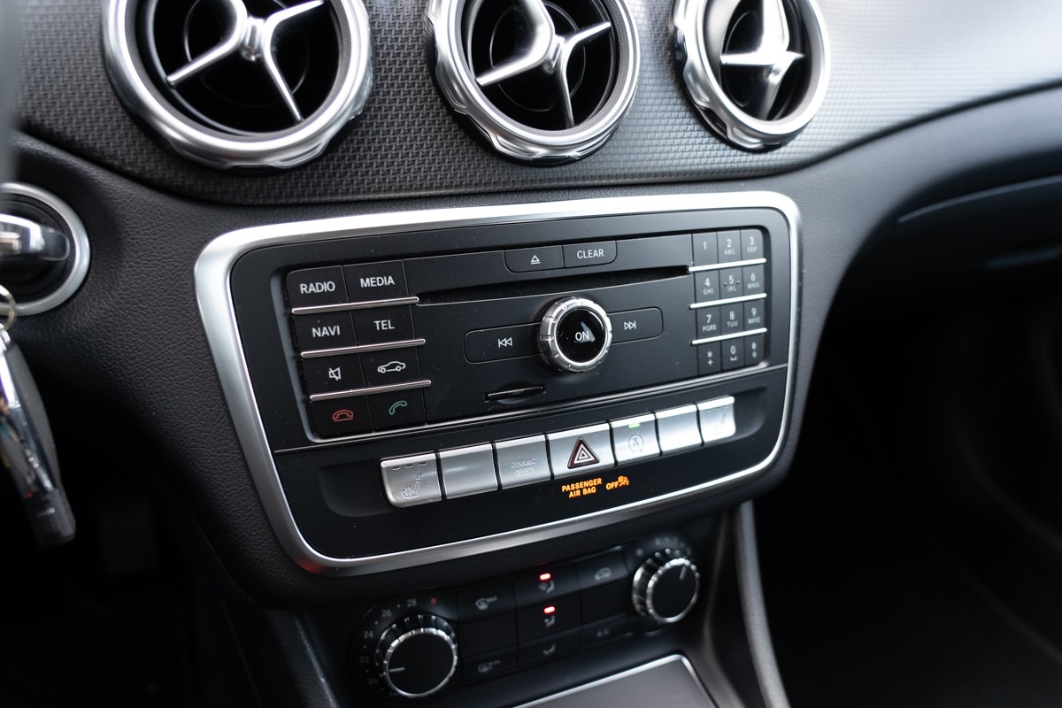 Mercedes-Benz GLA 200 D STOCK