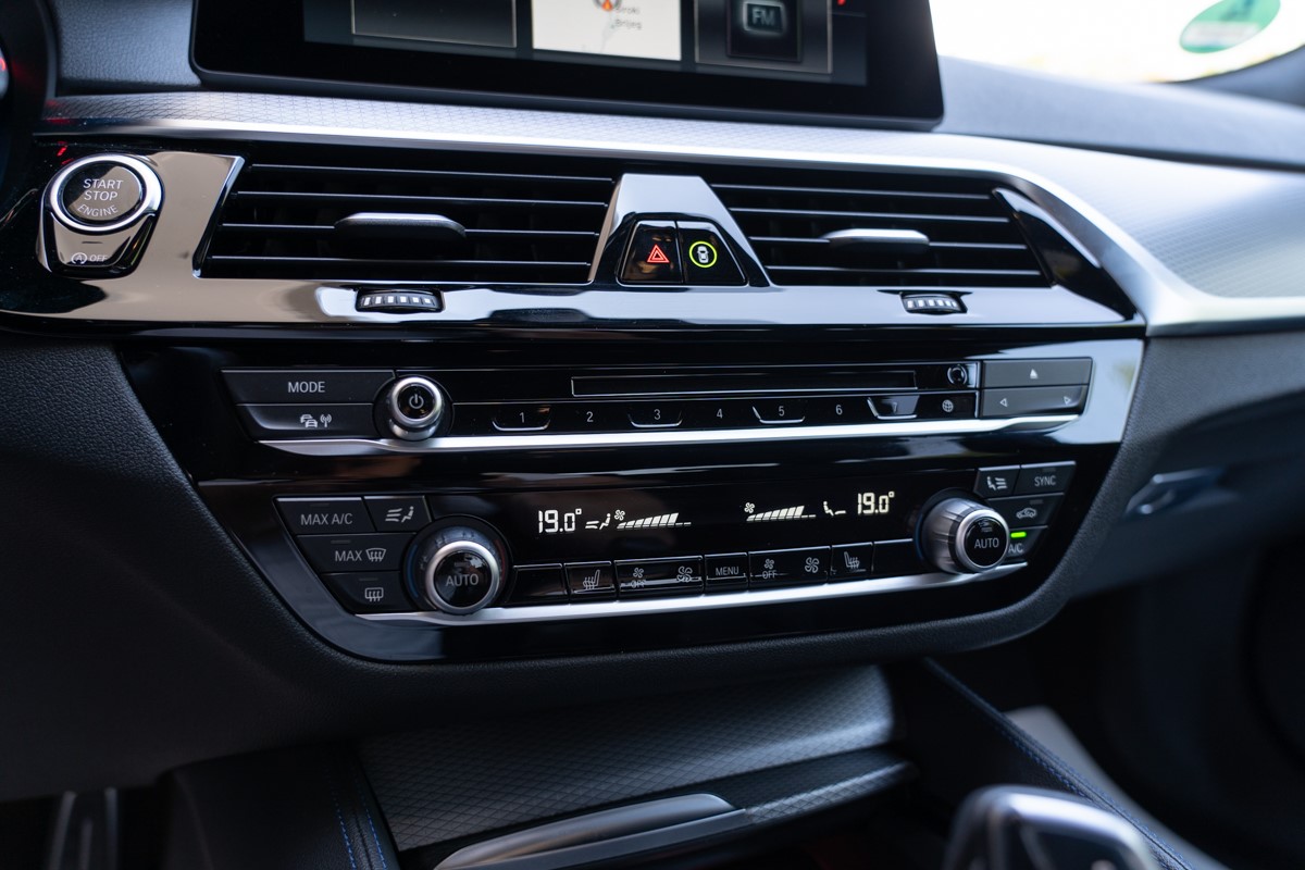 BMW
 5-Series 530 dA xDRIVE