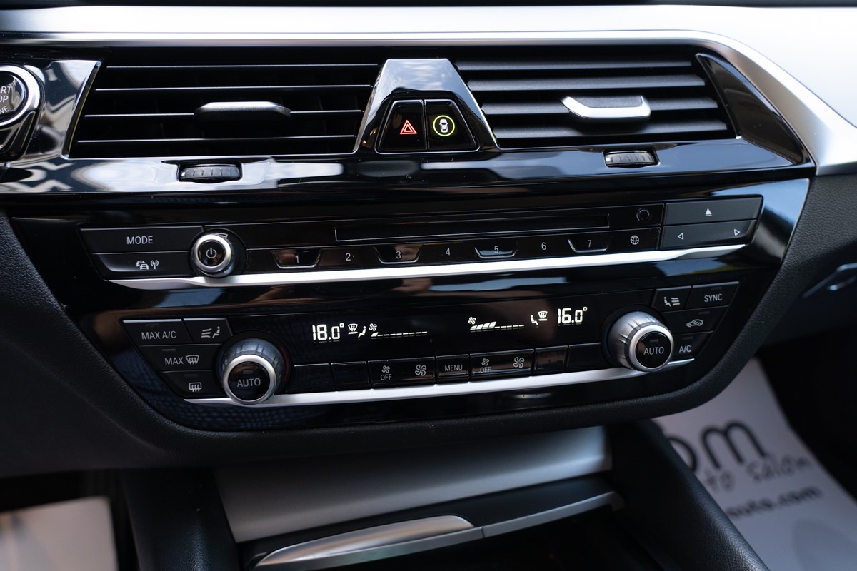 BMW
 5-Series 520d