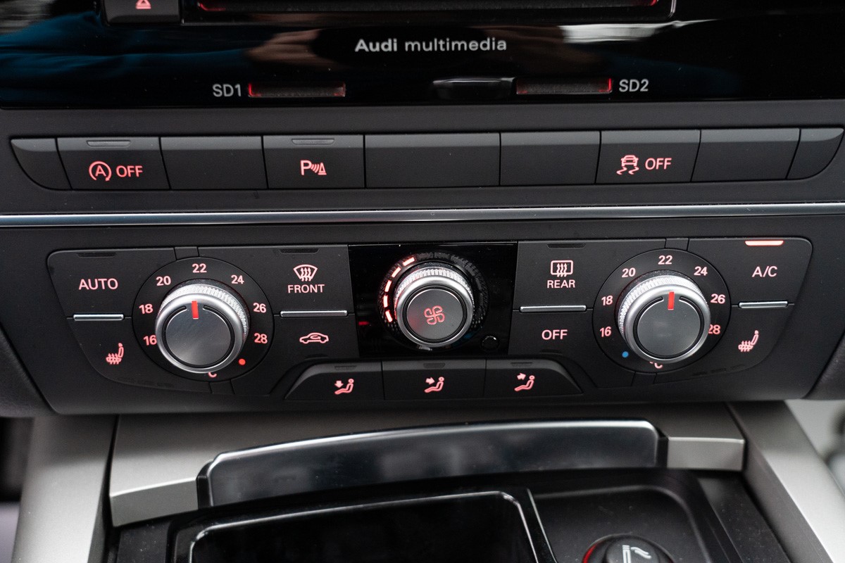 Audi A6
 2.0 TDi Ultra S-tronic
