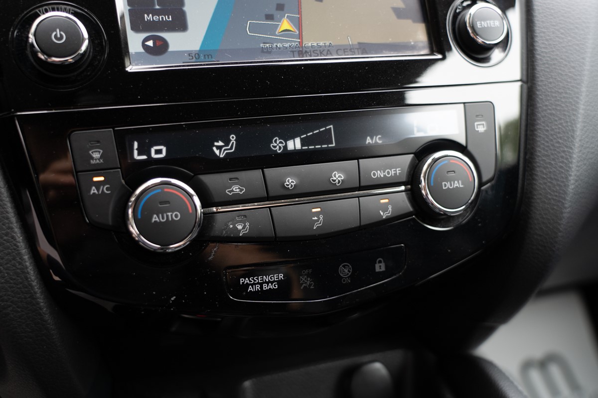 Nissan
 Qashqai 1,5 DCI