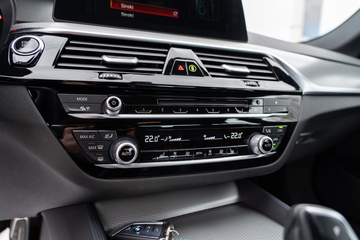 BMW
 5-Series 520dA  M Sportpaket