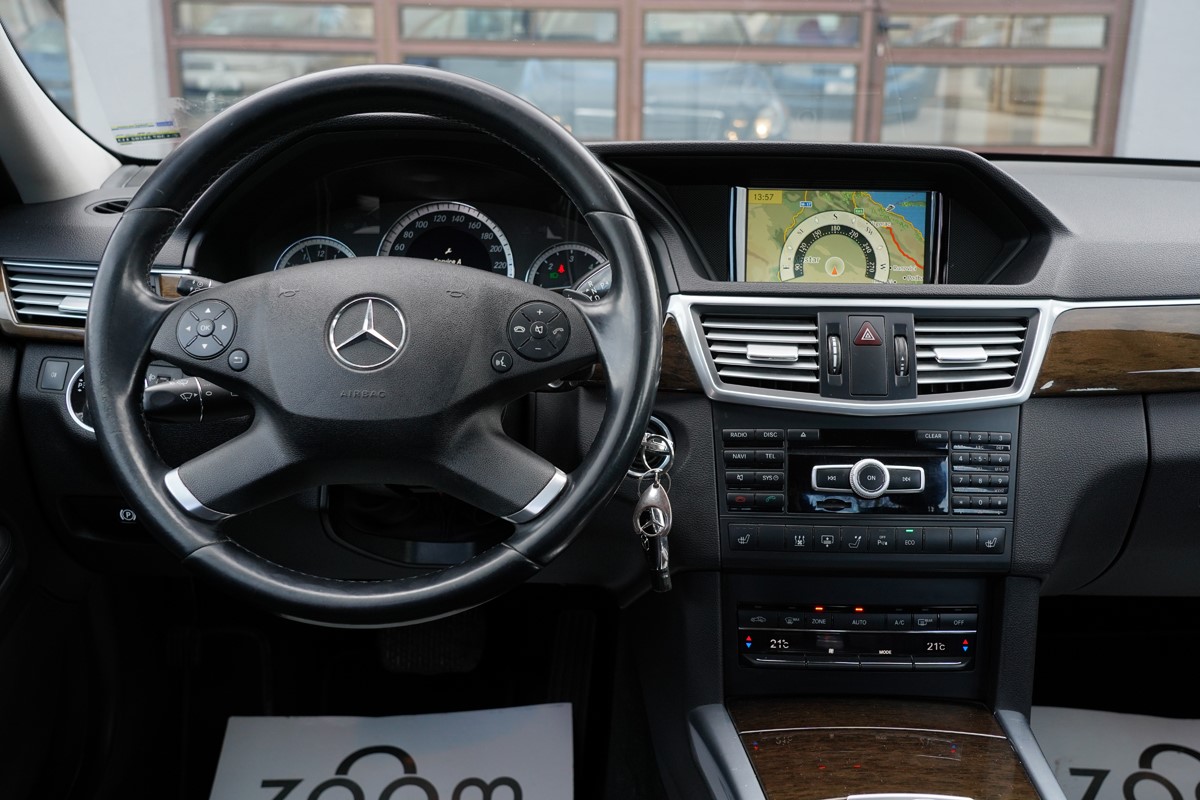 Mercedes-Benz E-Class
 220 CDI
