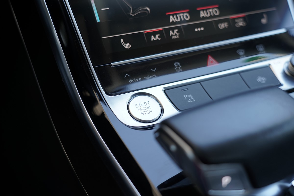 Audi A8
 50 TDI Quattro Tiptronic