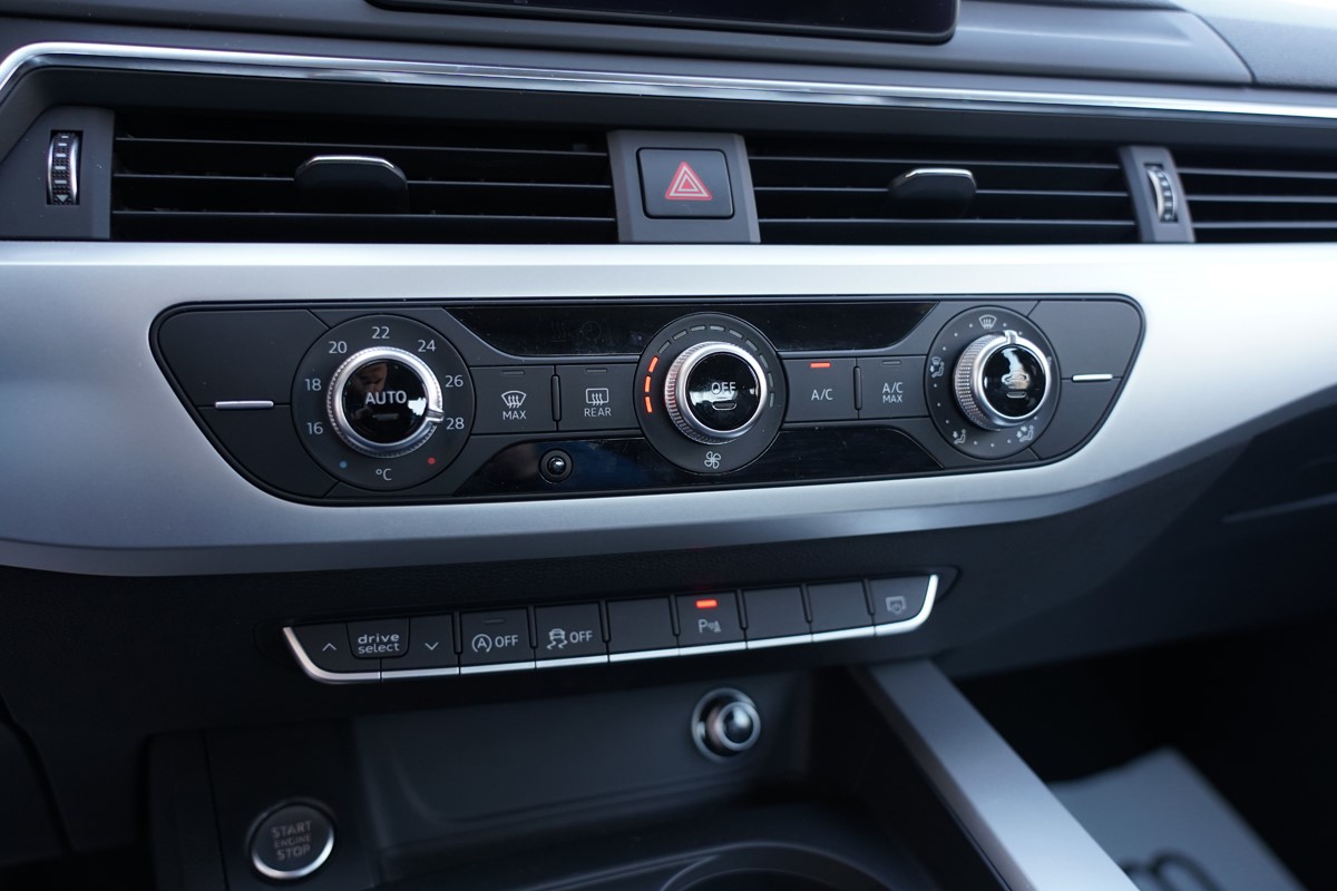 Audi A4
 2.0 TDI  BUSINESS LINE S TRONIC 