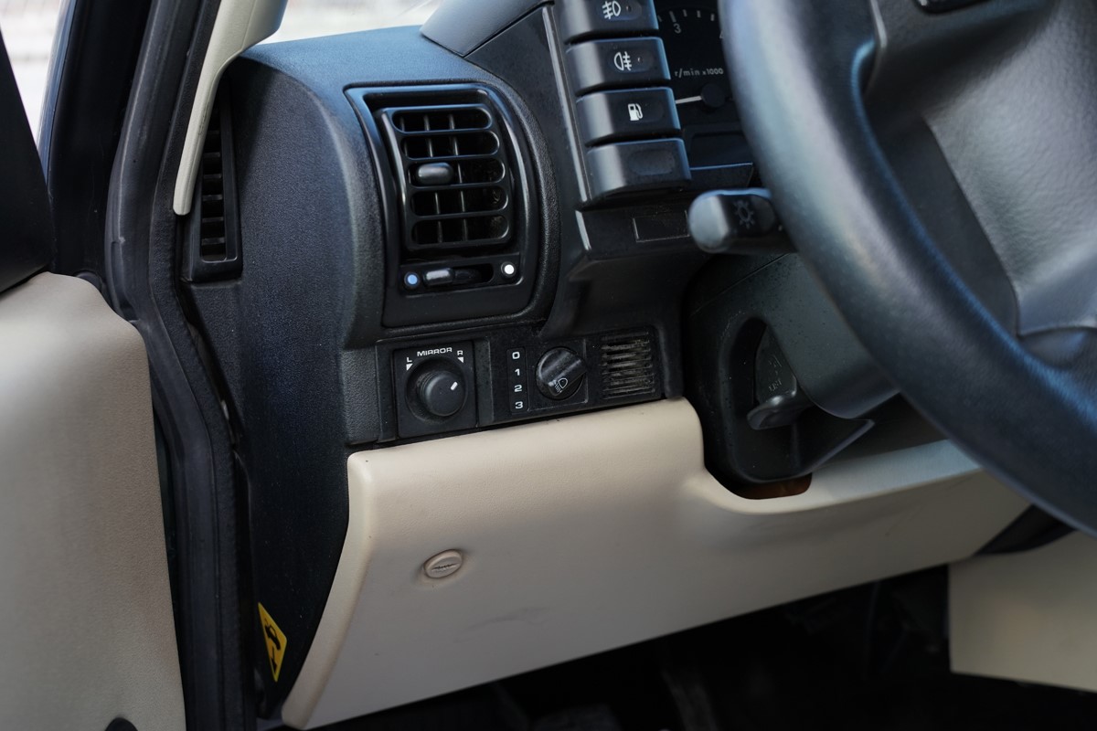 Land Rover
 DISCOVERY 2,5 D