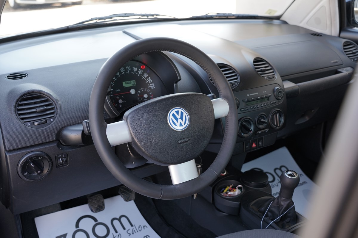 Volkswagen New Beetle
 1,6 BENZIN